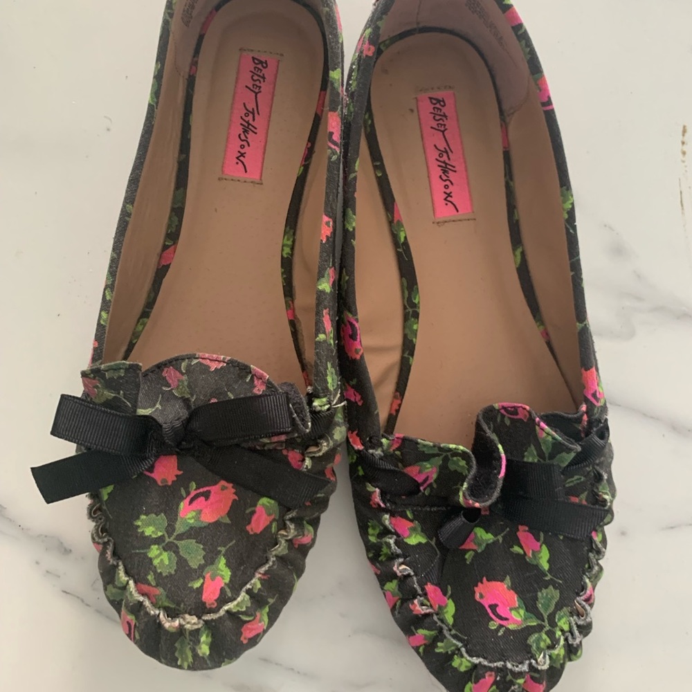 Betsy Johnson floral flats